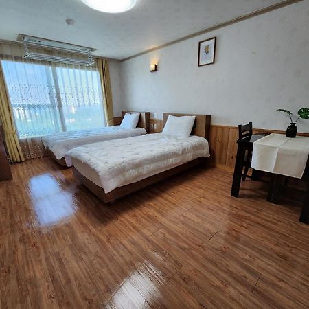 君姆海桑帕克特尔度假屋 西归浦市 外观 照片