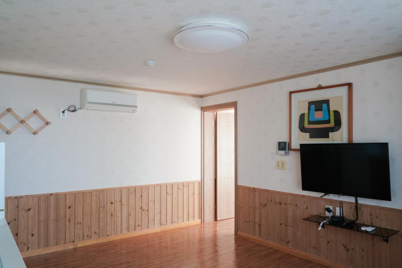 君姆海桑帕克特尔度假屋 西归浦市 外观 照片