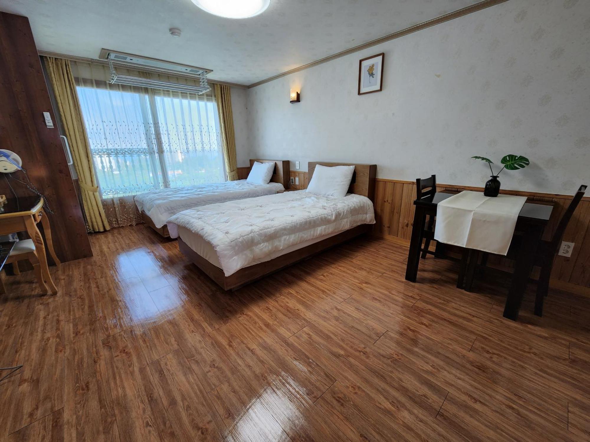 君姆海桑帕克特尔度假屋 西归浦市 外观 照片