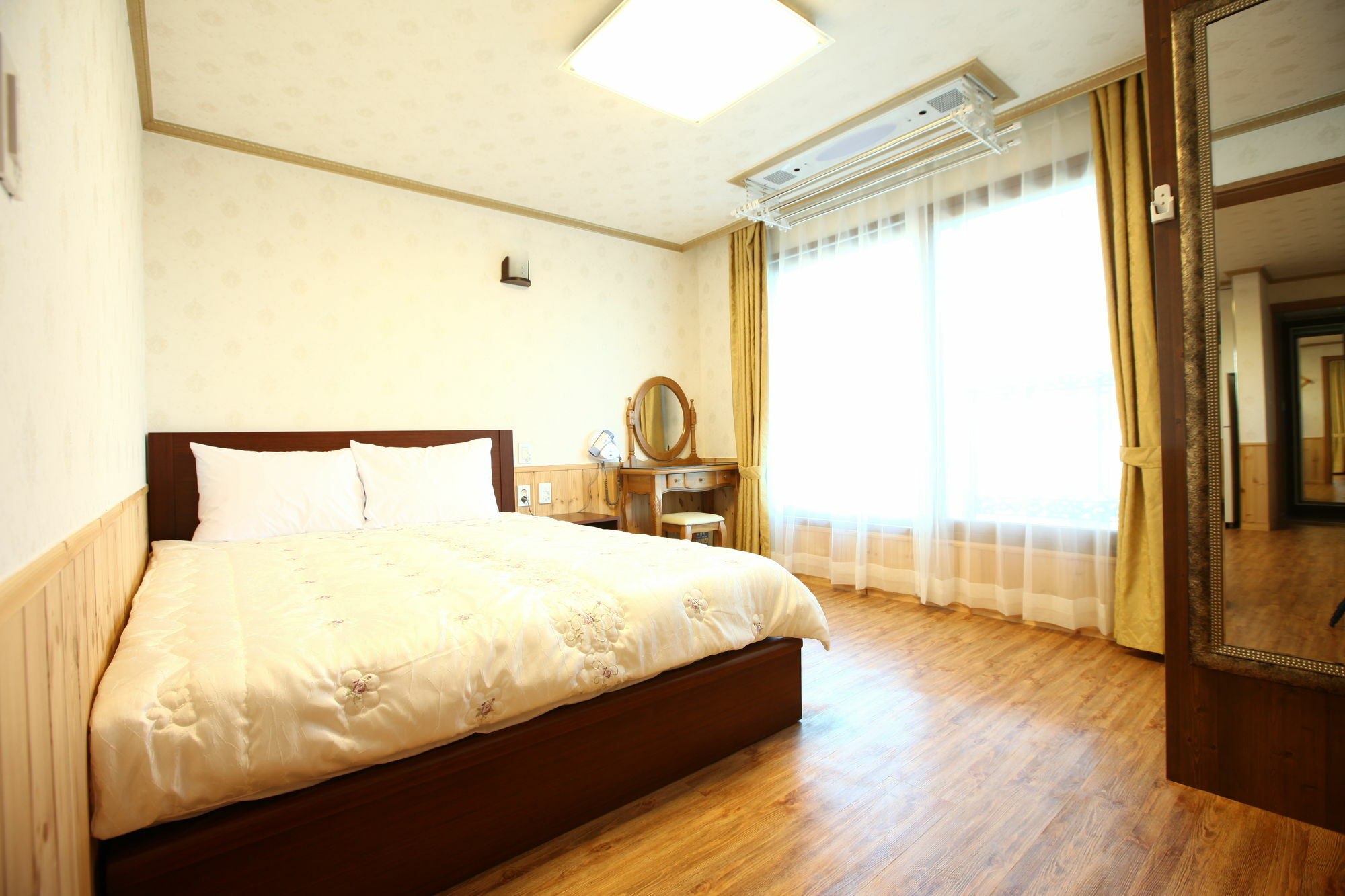君姆海桑帕克特尔度假屋 西归浦市 外观 照片